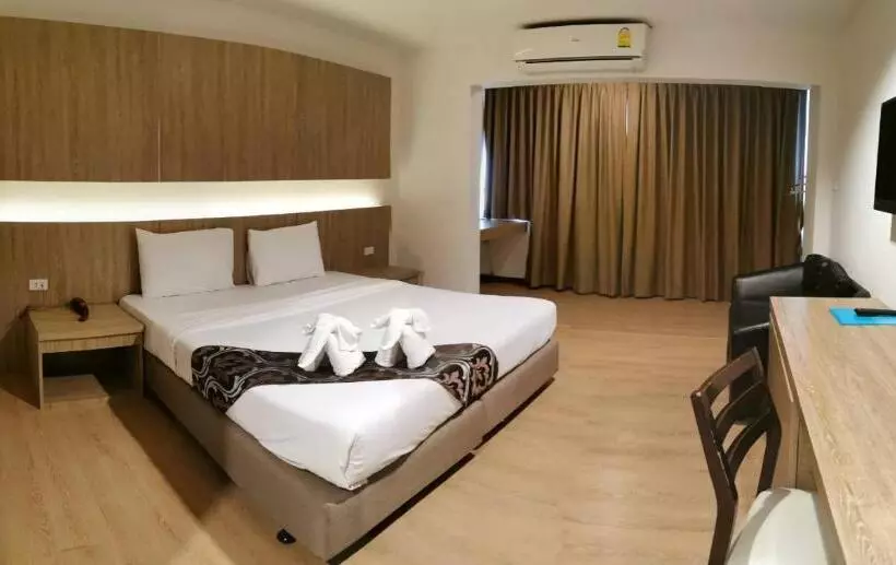 デラックスルーム, Sea Paradise Hotel Sattahip