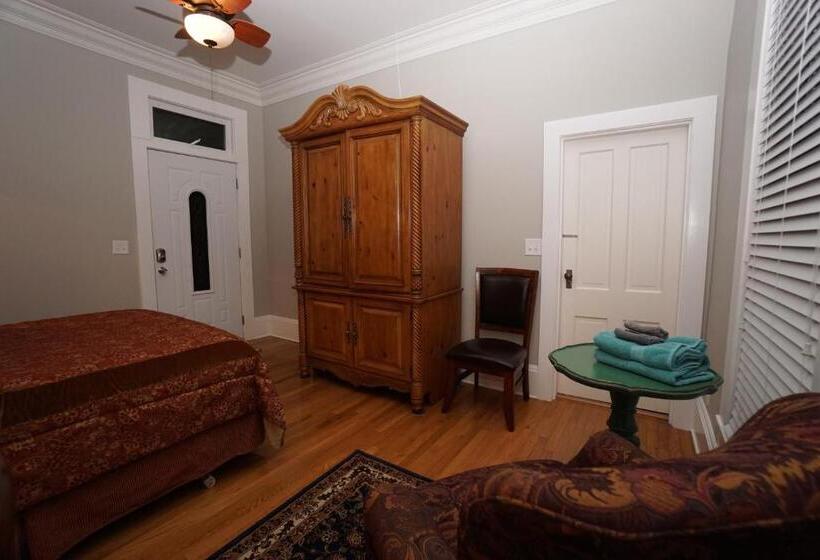 2 Bedroom Suite with Balcony, Paducah 1895 Washington