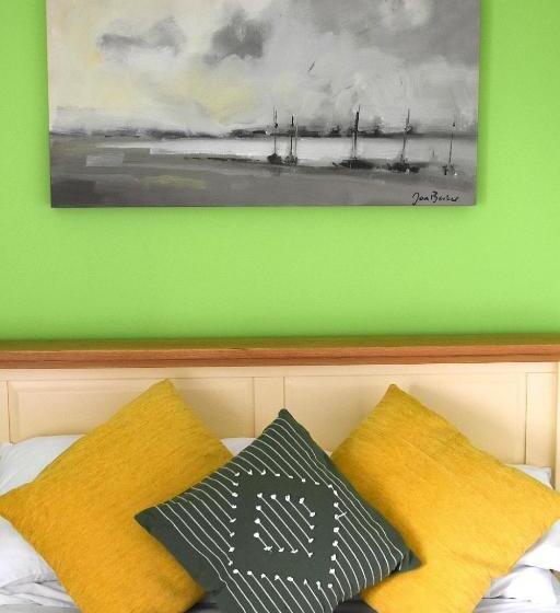 חדר סטנדרט, Eaton House