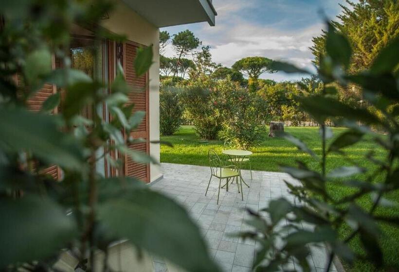 חדר משפחתי נוף לגינה, Arli Hotel Hideaway Punta Ala   Adults Only