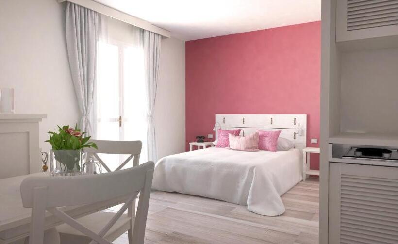 חדר משפחתי נוף לגינה, Arli Hotel Hideaway Punta Ala   Adults Only