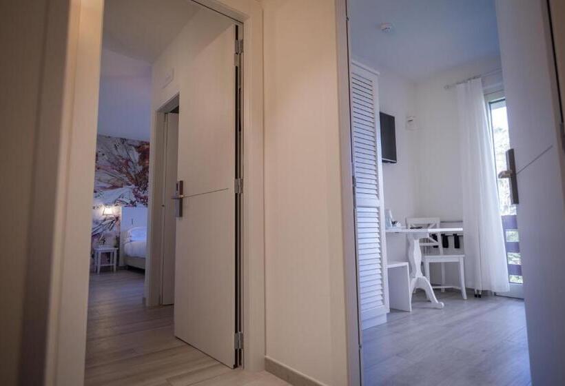 חדר משפחתי נוף לגינה, Arli Hotel Hideaway Punta Ala   Adults Only