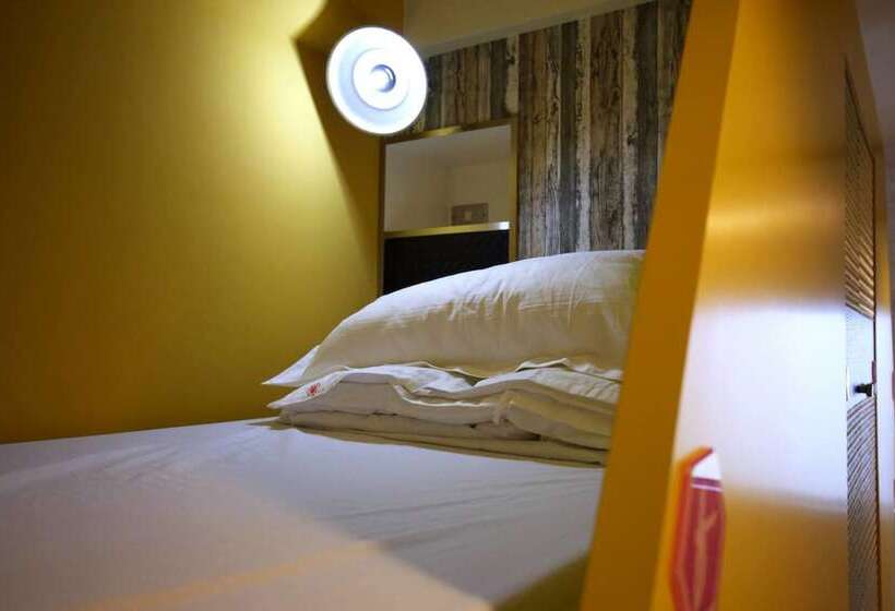 ルームシェアのワンベッド, 蜂巢膠囊旅店   Hive B&b