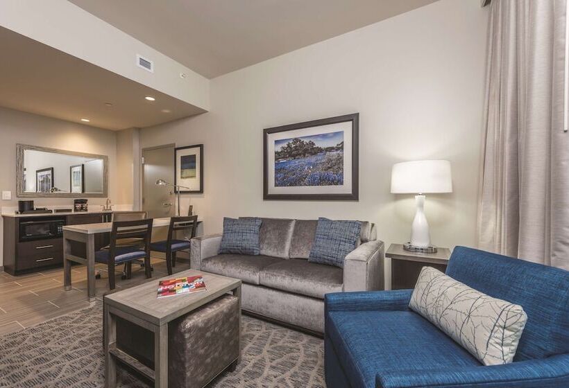 جناح, Embassy Suites By Hilton The Woodlands At Hughes Landing