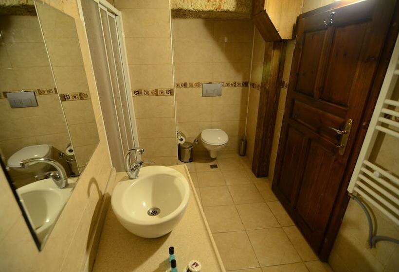 جناح, Gedik Cave