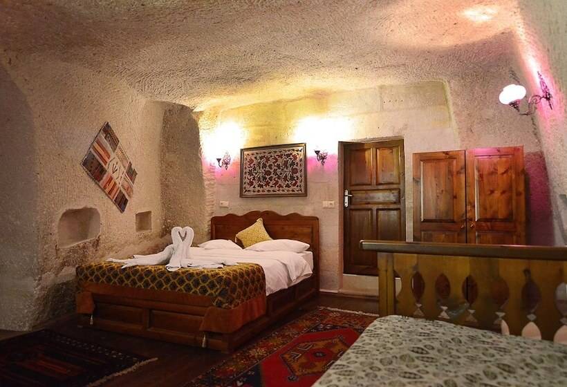 جناح, Gedik Cave