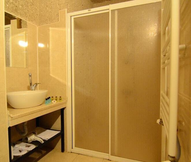 غرفة ديلوكس ثلاثية, Gedik Cave