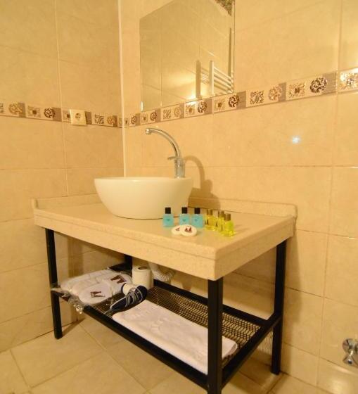 جناح عائلي, Gedik Cave