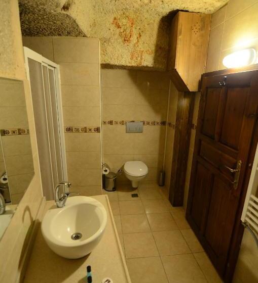 جناح, Gedik Cave