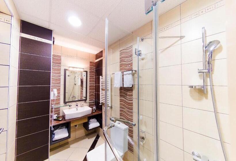 اتاق سوپریور, Hill