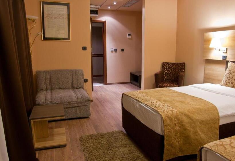 اتاق سوپریور, Hill