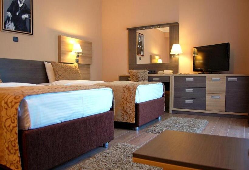 اتاق سوپریور, Hill