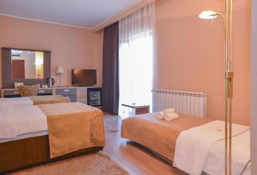 اتاق سوپریور, Hill