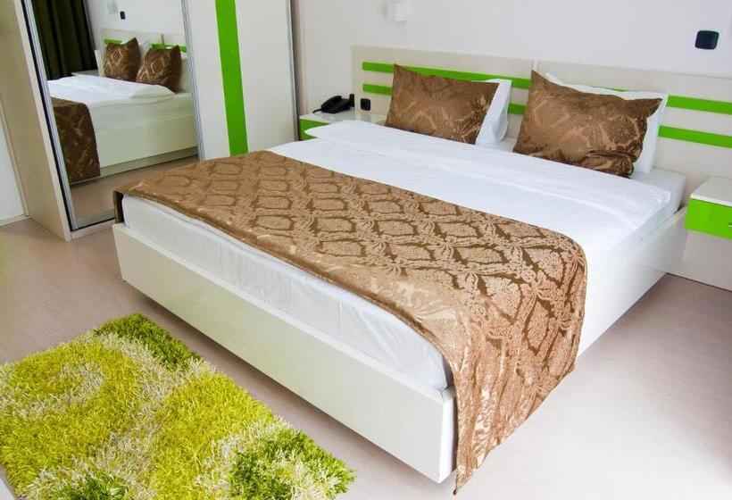 سوئیت با بالکن, Hill