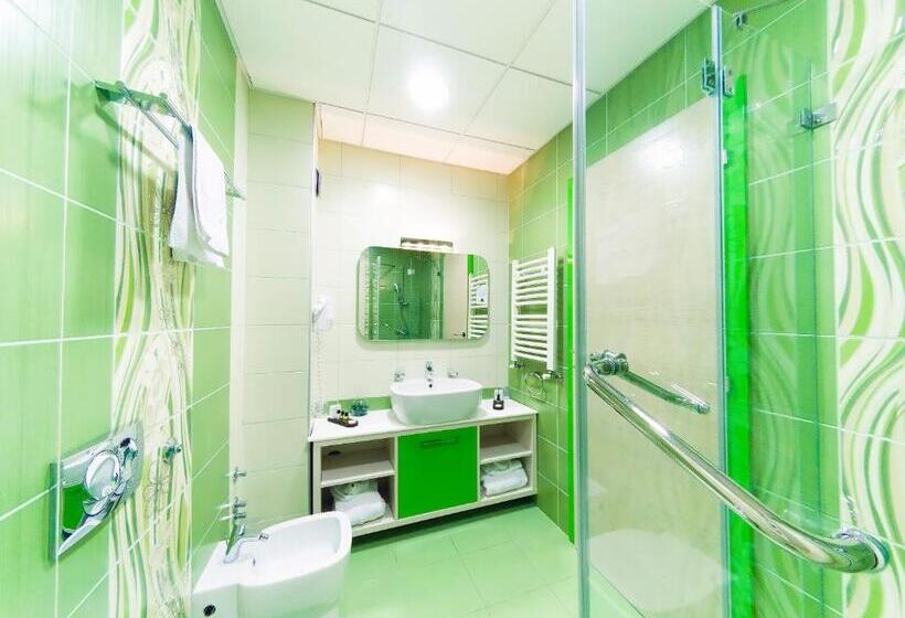 سوئیت با بالکن, Hill