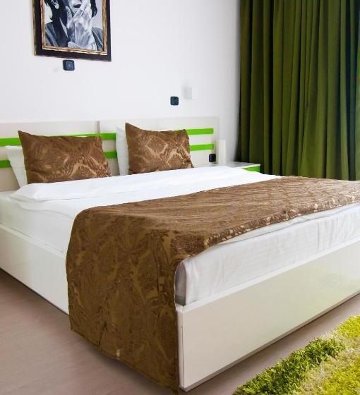 سوئیت با بالکن, Hill