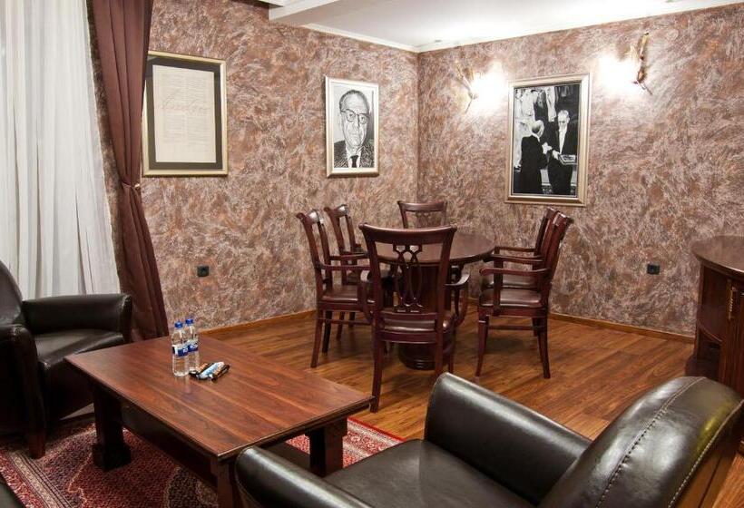 Suite with Terrace, Hill