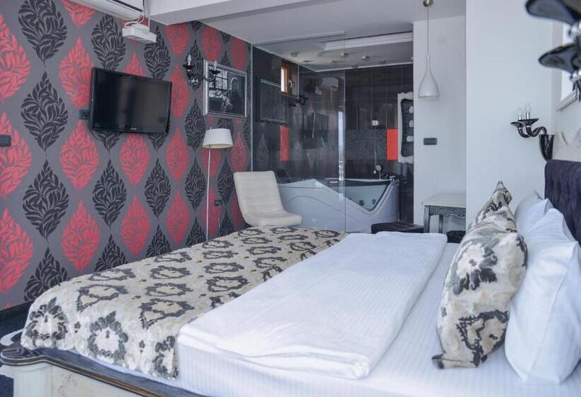 سوئیت با وان آب گرم, Hill