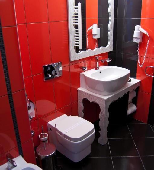 سوئیت با وان آب گرم, Hill