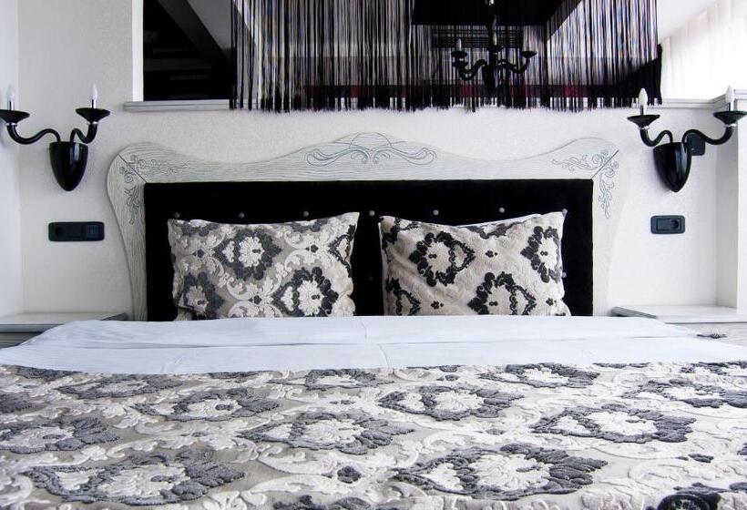 سوئیت با وان آب گرم, Hill