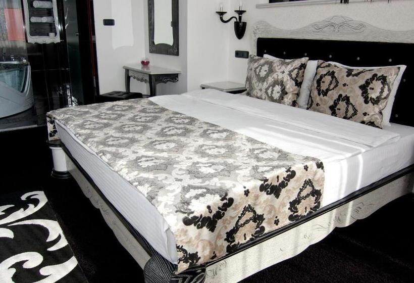 سوئیت با وان آب گرم, Hill