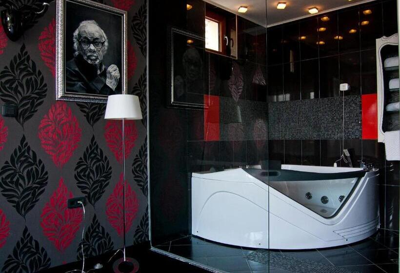 سوئیت با وان آب گرم, Hill