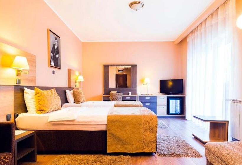 اتاق سوپریور, Hill