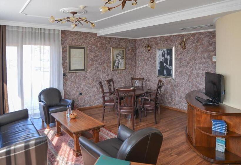 Suite with Terrace, Hill