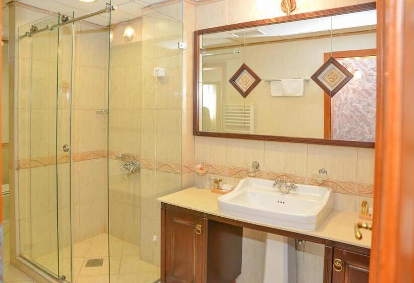 Suite with Terrace, Hill