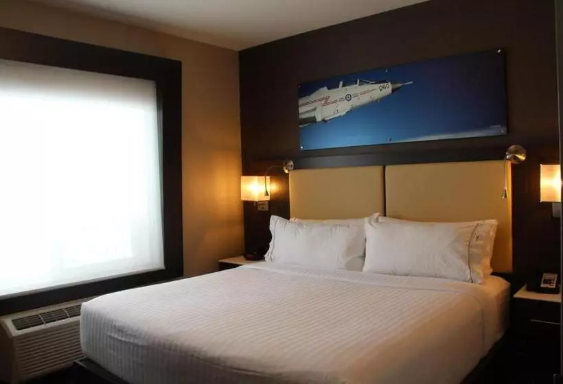 キングサイズベッドのスイートルーム, Holiday Inn Express & Suites Cold Lake, An Ihg