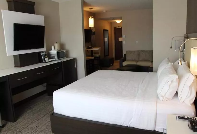 キングサイズベッドのスイートルーム, Holiday Inn Express & Suites Cold Lake, An Ihg