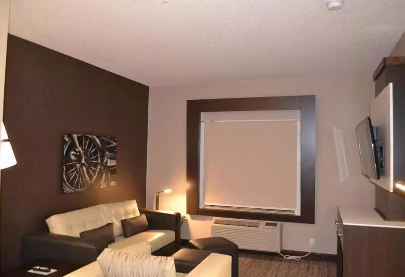デラックススイート, Holiday Inn Express & Suites Cold Lake, An Ihg