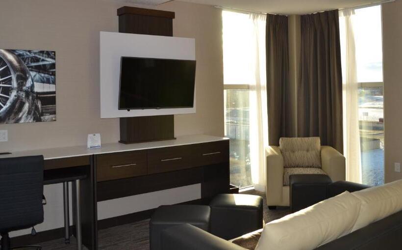 جناح, Holiday Inn Express & Suites Cold Lake, An Ihg