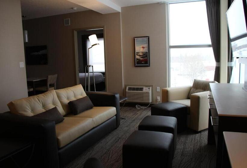 جناح, Holiday Inn Express & Suites Cold Lake, An Ihg