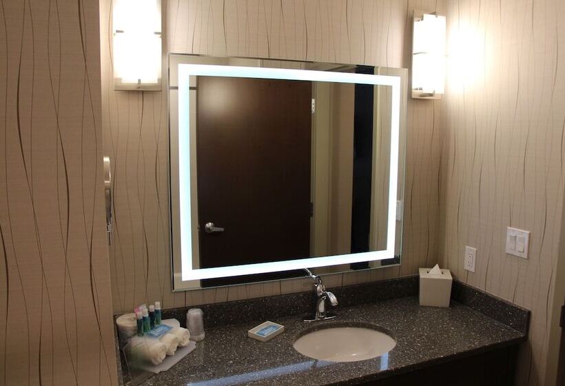 스위트, Holiday Inn Express & Suites Cold Lake, An Ihg