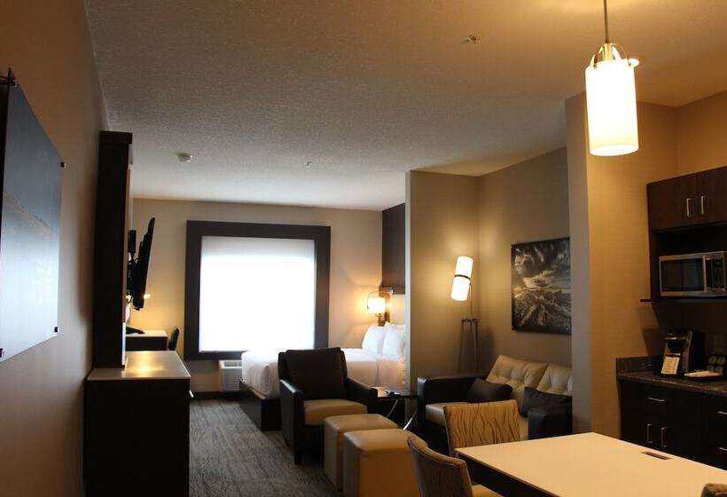 جناح, Holiday Inn Express & Suites Cold Lake, An Ihg