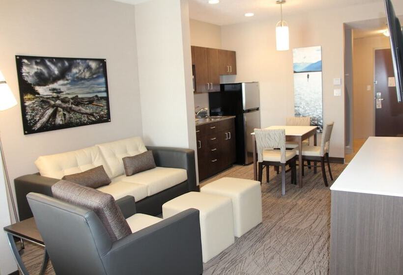 جناح, Holiday Inn Express & Suites Cold Lake, An Ihg