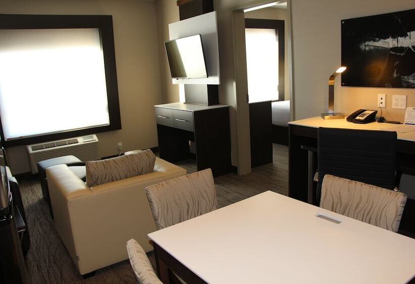 스위트, Holiday Inn Express & Suites Cold Lake, An Ihg