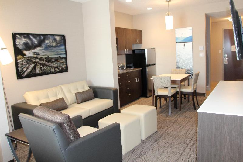 جناح, Holiday Inn Express & Suites Cold Lake, An Ihg