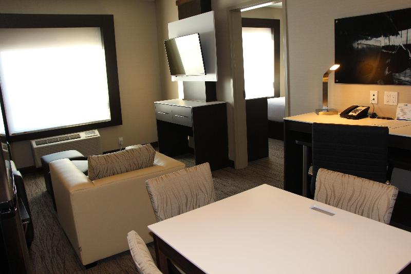 스위트, Holiday Inn Express & Suites Cold Lake, An Ihg