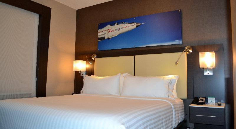 جناح, Holiday Inn Express & Suites Cold Lake, An Ihg