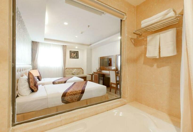 اتاق لوکس با چشم‌انداز شهر, Paris Hotel & Apartment Nha Trang