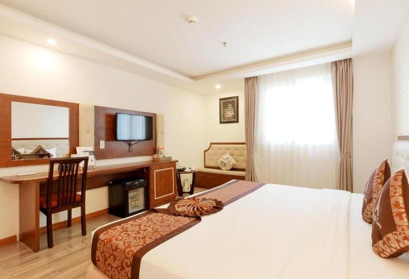 اتاق لوکس با چشم‌انداز شهر, Paris Hotel & Apartment Nha Trang