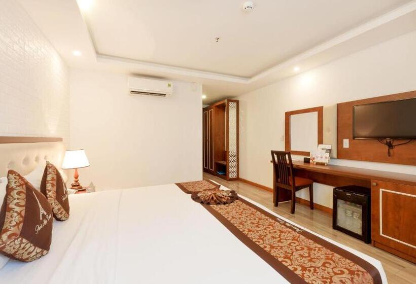 اتاق لوکس با چشمانداز شهر, Paris Hotel & Apartment Nha Trang