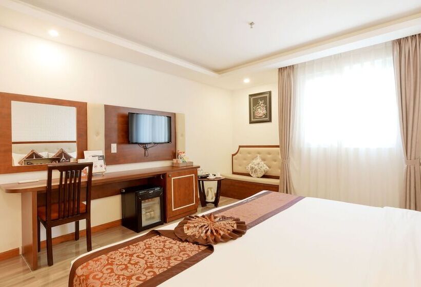 اتاق لوکس با چشم‌انداز شهر, Paris Hotel & Apartment Nha Trang