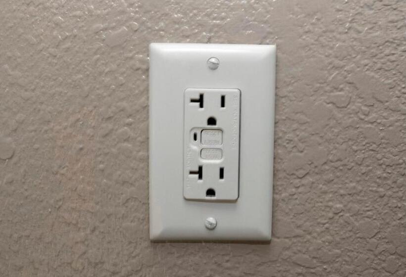 디럭스 룸 킹사이즈 침대, Red Roof Inn Plus+ Huntsville