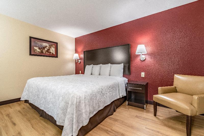 带大床的高级房间, Red Roof Inn Plus+ Huntsville