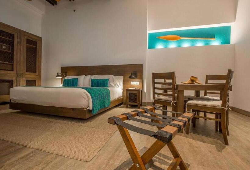 جناح جونيور, Sophia