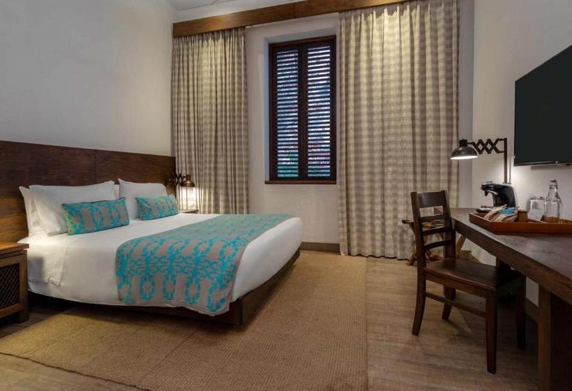 غرفة سوبيريور, Sophia