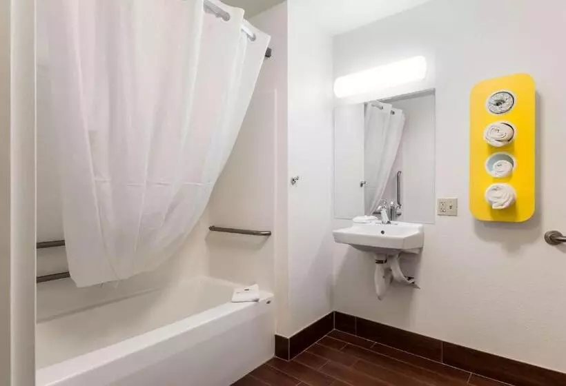 身障者適用スタンダードルーム, Motel 6 Wilkes Barre Arena